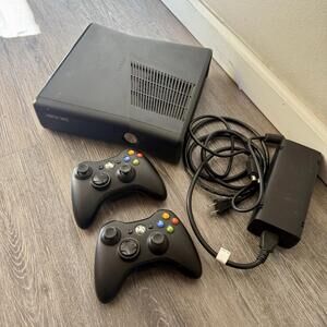 Microsoft XBox 360 S Slim Model 1439 Black Video Game Console 2010 TESTED WORKS